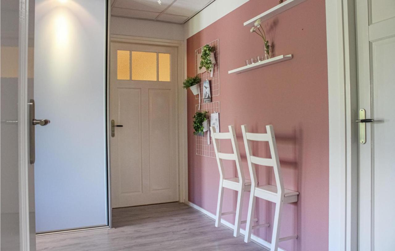 Gorgeous Home In Scharendijke With Kitchen Екстериор снимка